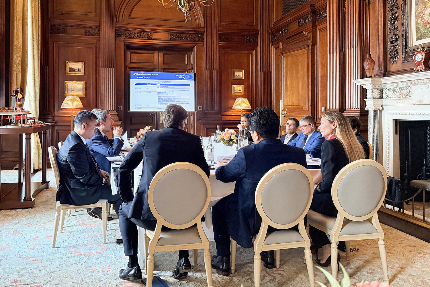 PETROVIETNAM CEO Le Manh Cuong joins senior leaders from international energy corporations, financial institutions and investment organizations at the EAGLe dialogue.