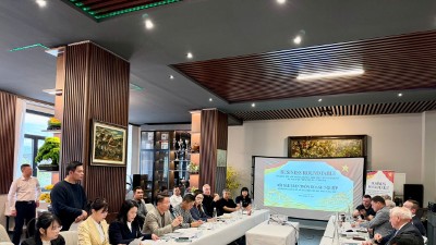 Phu Tho bringings model of "Entrepreneur Coffee" round table to Germany 