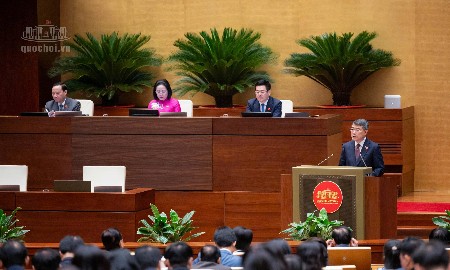 Thủ tướng Chính phủ Lê Minh Hưng trình bày Báo cáo. Ảnh: Quochoi.vn