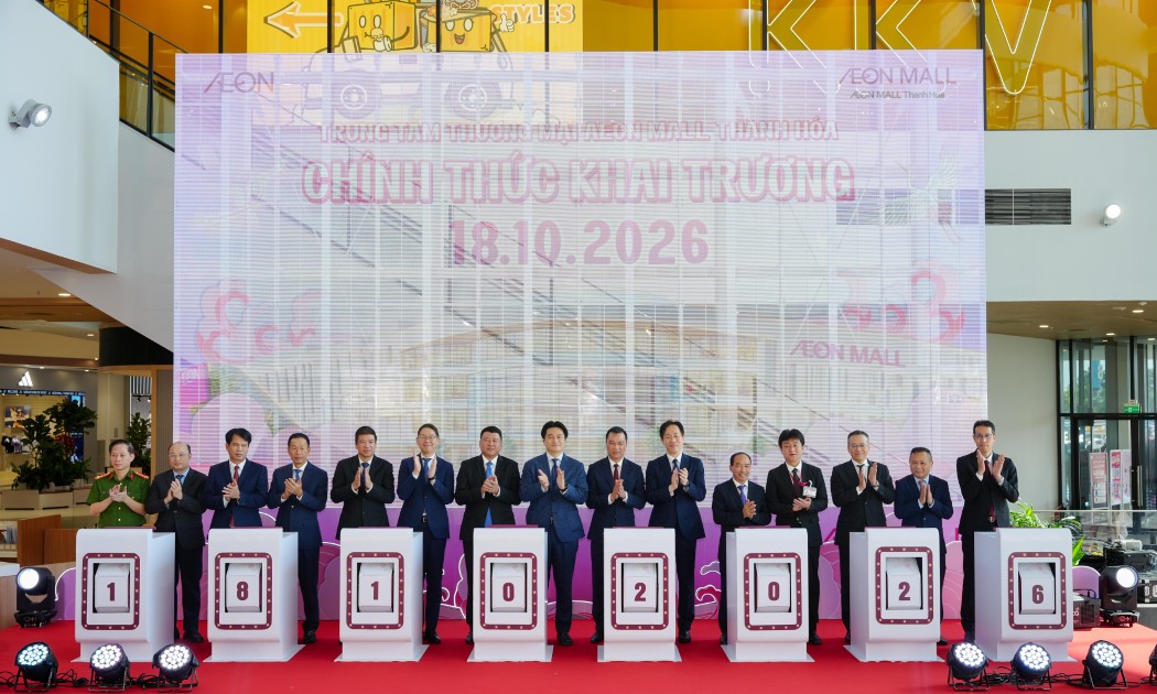 Các đại biểu thực hiện nghi thức khai trương Trung tâm Thương mại AEON MALL Thanh Hóa. Ảnh: BTC