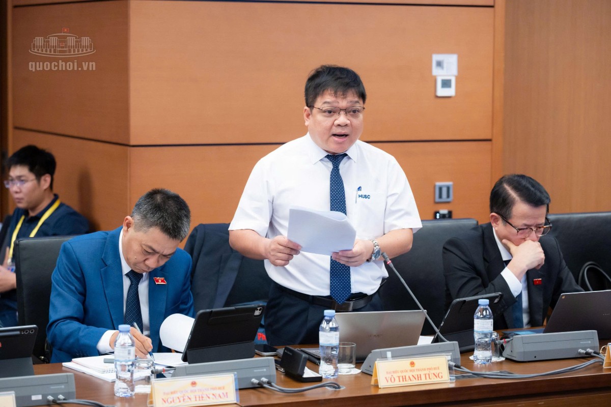 Đại biểu Võ Thanh Tùng, Đoàn Đại biểu Quốc hội TP. Huế phát biểu ý kiến thảo luận. Ảnh:quochoi.vn