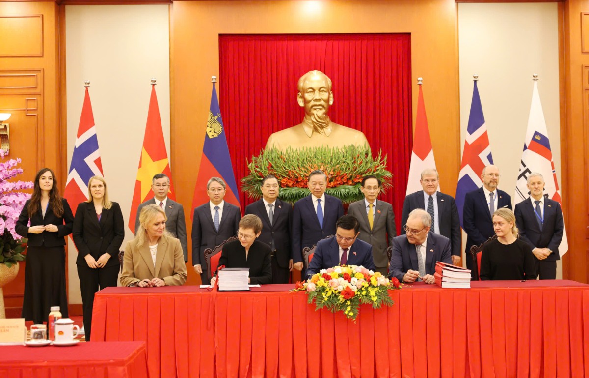 Tổng Bí thư, Chủ tịch nước Tô Lâm chứng kiến Lễ ký kết Hiệp định VEFTA. Ảnh: Bộ Công Thương.