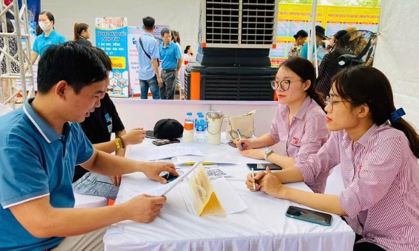 Dự kiến bãi bỏ 2 loại giấy phép trong lĩnh vực lao động, việc làm
