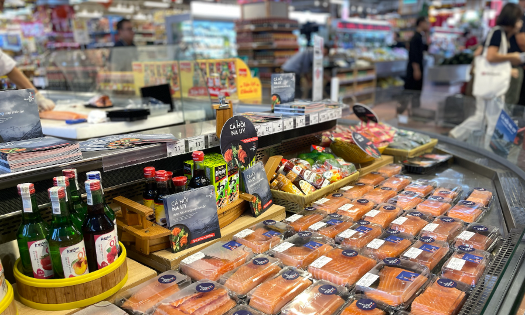 Norwegian salmon is sold in supermarket chains in Vietnam. - (Photo: Ngoc Lan)