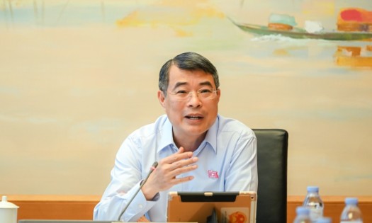 Prime Minister Le Minh Hung speaking during the National Asembly group discussion session on October 18. (Photo: quochoi.vn)