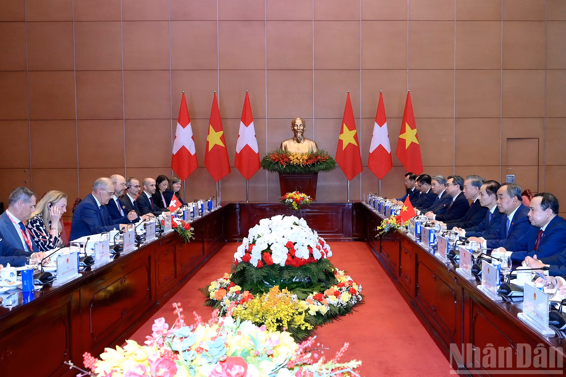 Tổng Bí thư, Chủ tịch nước Tô Lâm hội đàm với Tổng thống Liên bang Thụy Sĩ Guy Parmelin. Ảnh: Nhân Dân