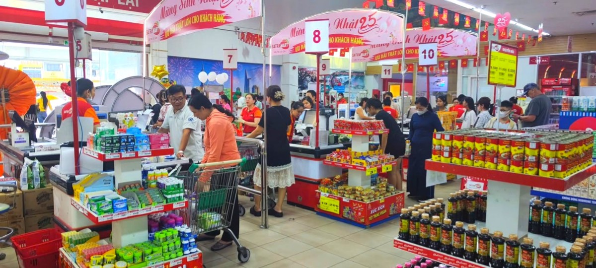 Các doanh nghiệp sản xuất và bán lẻ đã bắt đầu xây dựng kế hoạch hàng hóa phục vụ Tết Đinh Mùi 2027. Ảnh: Satramart