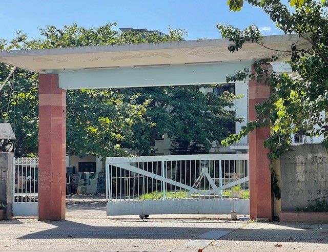 Khu nhà-đất là trụ sở UBND quận Hải Châu cũ có diện tích hơn 5.800m2 đang được thông báo cho thuê ngắn hạn. Ảnh Ngô Anh Văn