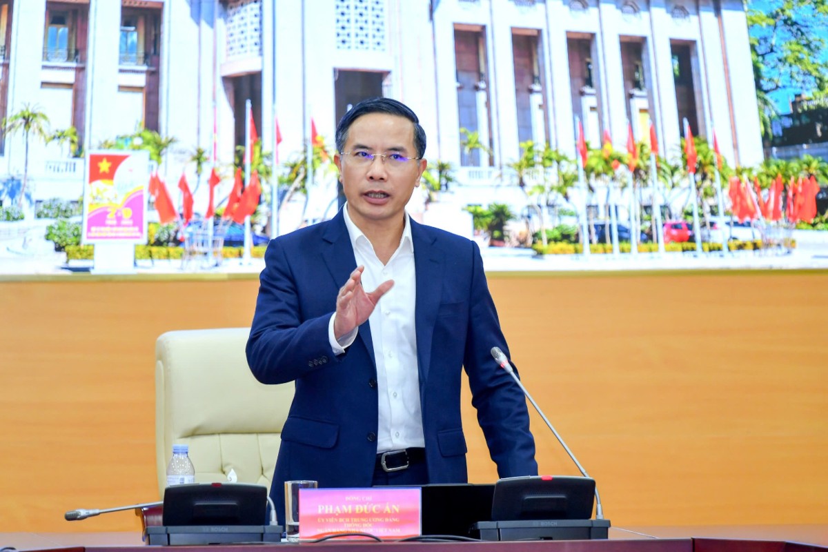 Ông Phạm Đức Ấn, Thống đốc Ngân hàng Nhà nước chủ trì cuộc họp sáng 19/10/2026 (Ảnh: SBV).