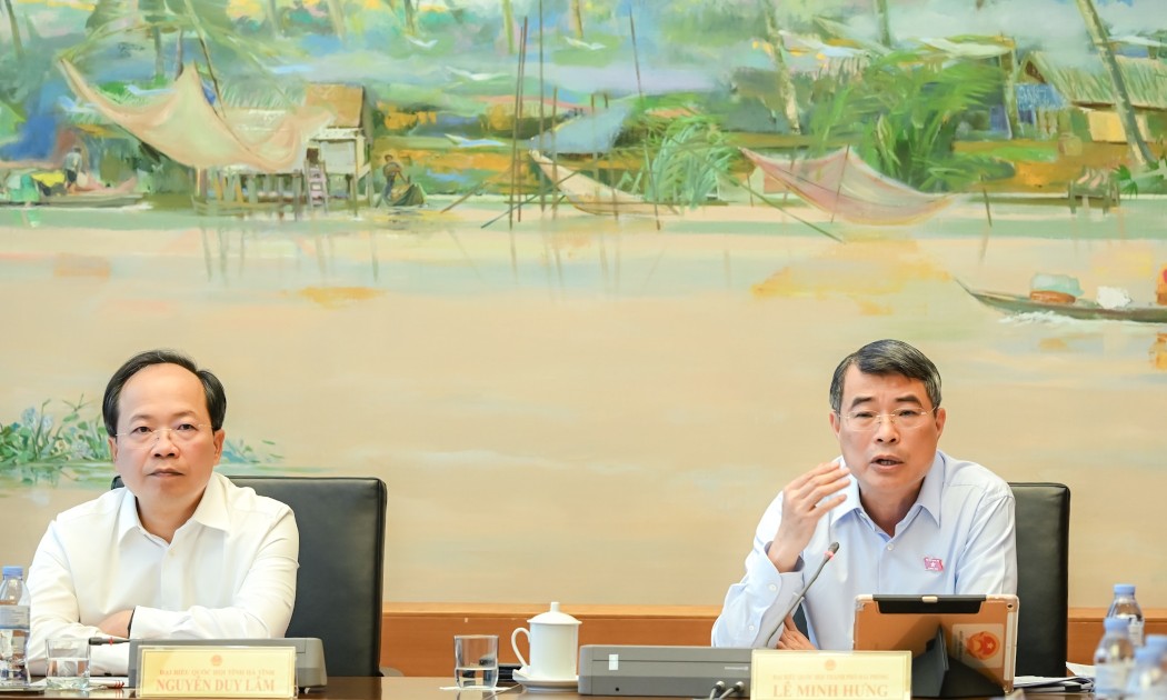 Thủ tướng yêu cầu gỡ chi phí trung gian, hạ áp lực giá nhà, xăng dầu và y tế. Ảnh: quochoi.vn