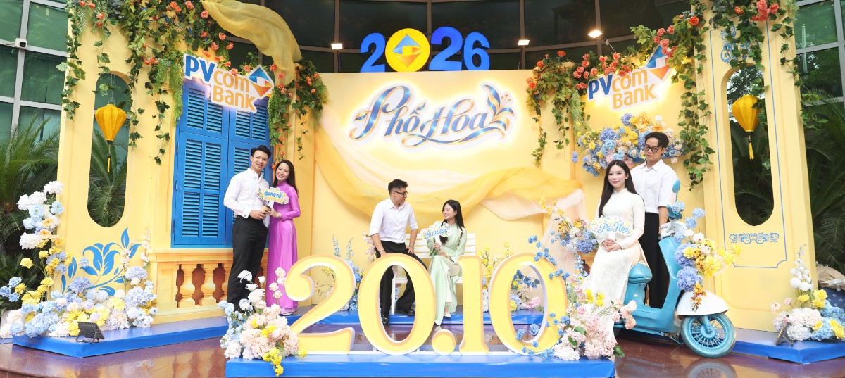 Không gian “Phố Hoa” tại sảnh trụ sở PVcomBank, số 22 Ngô Quyền, Hà Nội.