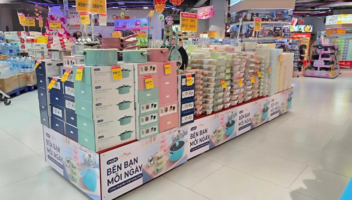 Không chỉ tập trung vào quà tặng, chương trình 20/10 còn hướng đến nhóm sản phẩm phục vụ nhu cầu tiêu dùng gia đình. Ảnh: Co.opXtra