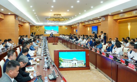 Ngành ngân hàng nêu quyết tâm giảm lãi suất cho vay. Ảnh: Ngọc Khanh