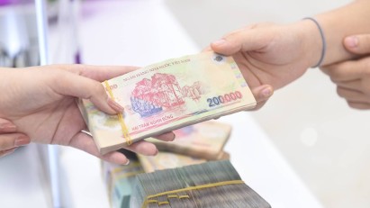 Banks ordered to cut deposit and lending rates