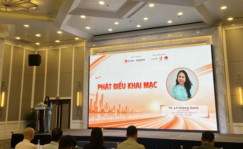 Bà Lê Hoàng Oanh, Cục trưởng Cục Thương mại điện tử, Bộ Công Thương phát biểu tại sự kiện. Ảnh: Vũ Khuê/VnEconomy.