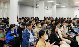 Giáo dục định hướng cho người lao động trước khi xuất cảnh. Ảnh: Thu Hằng.