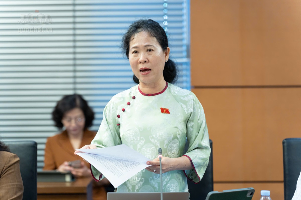Đại biểu Tô Ái Vang, Đoàn đại biểu Quốc hội thành phố Cần Thơ phát biểu. Ảnh: Cổng thông tin điện tử Quốc hội.