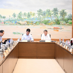 Thủ tướng Chính phủ Lê Minh Hưng thảo luận tại tổ đại biểu Quốc hội - Ảnh: chinhphu.vn/Nhật Bắc