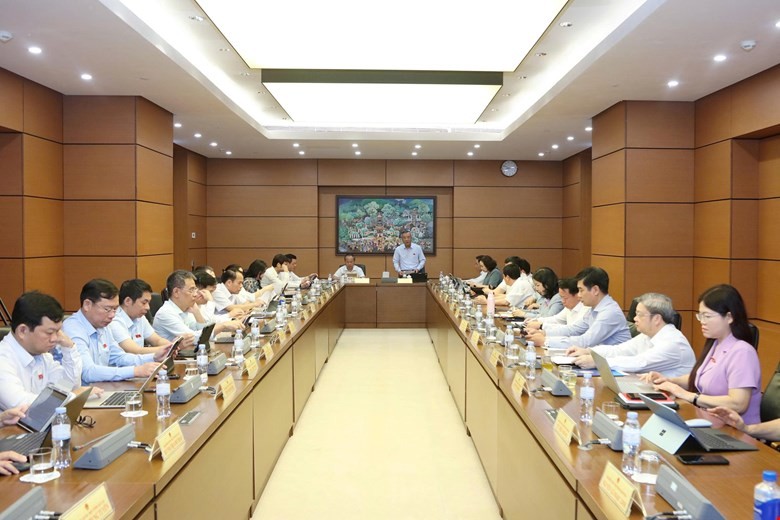 Quang cảnh phiên thảo luận tại Tổ 13. Ảnh: Quochoi.vn