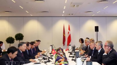 Top Vietnamese leader meets leading Danish businesses in Copenhagen 