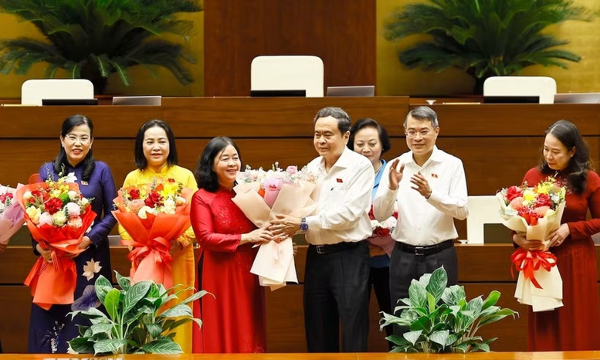 Thủ tướng Lê Minh Hưng, Chủ tịch Quốc hội Trần Thanh Mẫn gặp mặt nữ đại biểu Quốc hội khóa XVI