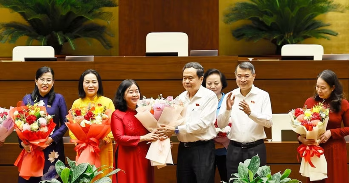 Thủ tướng Lê Minh Hưng, Chủ tịch Quốc hội Trần Thanh Mẫn gặp mặt nữ đại biểu Quốc hội khóa XVI