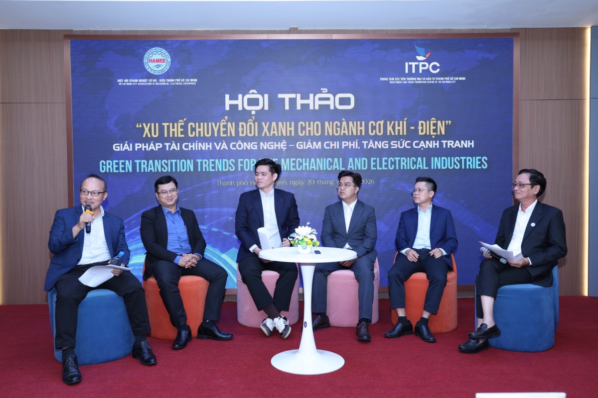 Các diễn giả tại hội thảo "Xu thế chuyển đổi xanh cho ngành cơ khí - điện", chiều 20/10. Ảnh: Phú Quốc