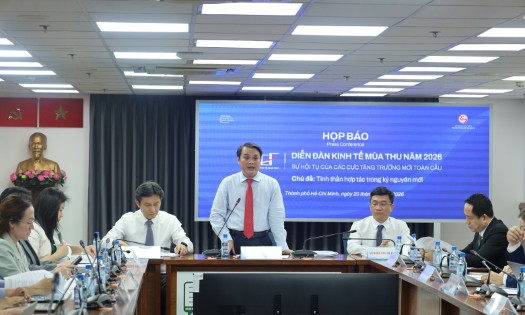 Ông Lê Trường Duy, Giám đốc Trung tâm Cách mạng Công nghiệp lần thứ 4 tại TP.HCM (HCMC C4IR), chia sẻ tại buổi họp báo về Diễn đàn Kinh tế Mùa thu 2026 ngày 20/10. Ảnh: HCMC C4IR