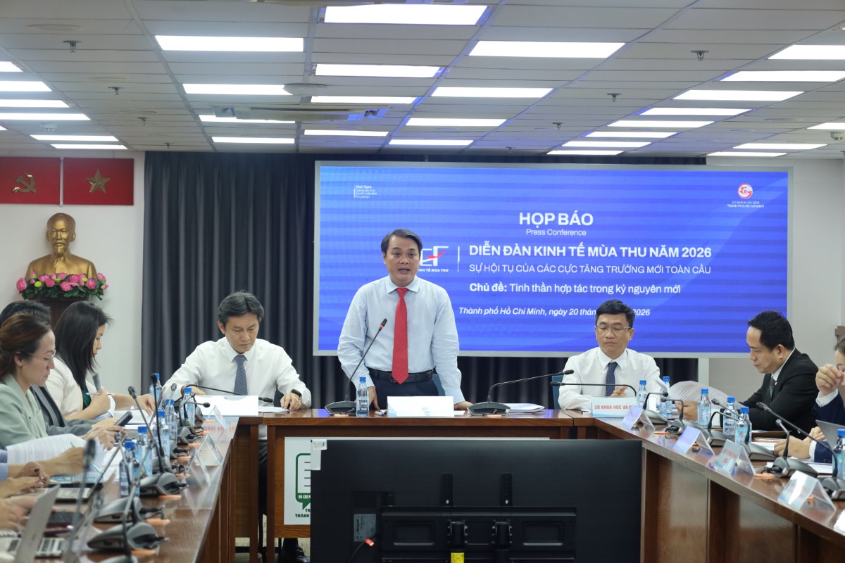 Ông Lê Trường Duy, Giám đốc Trung tâm Cách mạng Công nghiệp lần thứ 4 tại TP.HCM (HCMC C4IR), chia sẻ tại buổi họp báo về Diễn đàn Kinh tế Mùa thu 2026 ngày 20/10. Ảnh: HCMC C4IR