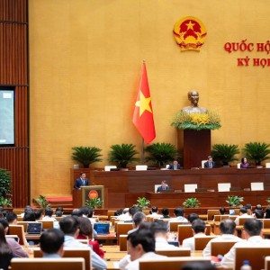 Quốc hội nghe Tờ trình và Báo cáo thẩm tra về Dự án Luật sửa đổi, bổ sung một số điều của Luật Điện lực.. Ảnh: quochoi.vn.