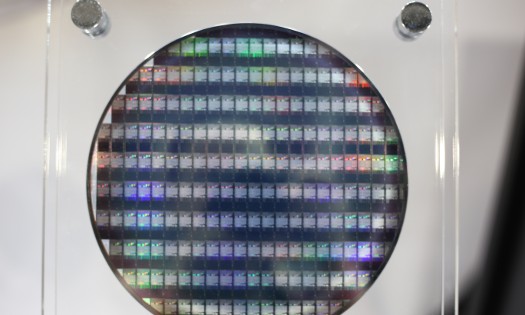 Wafer của một gian hàng triển lãm tại TAITRONICS & AIoT Taiwan 2026. Ảnh: Bạch Dương.