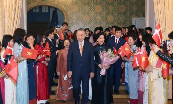 Kiều bào tiếp tục phát huy vai trò cầu nối hữu nghị , đóng góp thiết thực vào sự phát triển đất nước