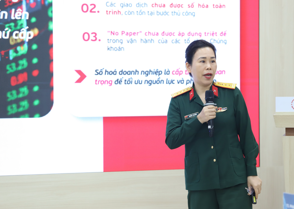 Bà Nguyễn Thị Sơn Bình, Phó Giám đốc Trung tâm Giải pháp Doanh nghiệp số, Tổng Công ty Viễn thông Viettel.