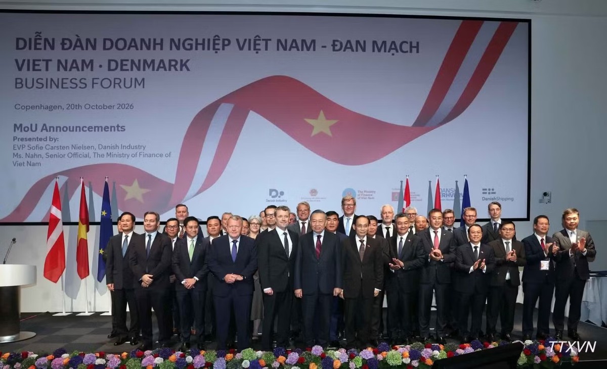 Tổng Bí thư, Chủ tịch nước Tô Lâm và Nhà Vua Đan Mạch Frederik X cùng các đại biểu và các doanh nghiệp hai nước. Ảnh: TTXVN