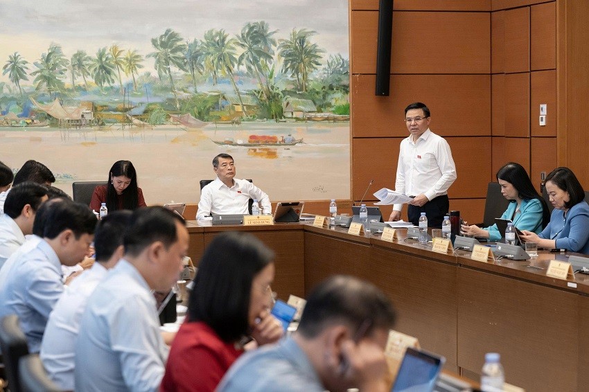 Bộ trưởng Lê Mạnh Hùng cho biết các quy định tại Luật Điện lực hiện hành và Nghị định số 56/2025/NĐ-CP chưa đủ hấp dẫn với các dự án LNG. Ảnh: Tiến Tuấn/quochoi.vn.