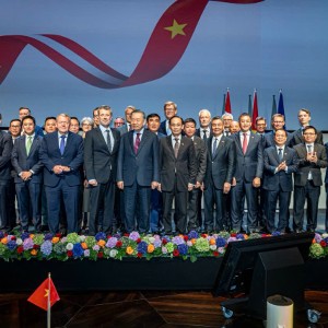 Tổng Bí thư, Chủ tịch nước Tô Lâm và Nhà Vua Đan Mạch Frederik X cùng các đại biểu và các doanh nghiệp hai nước. Ảnh: TTXVN.