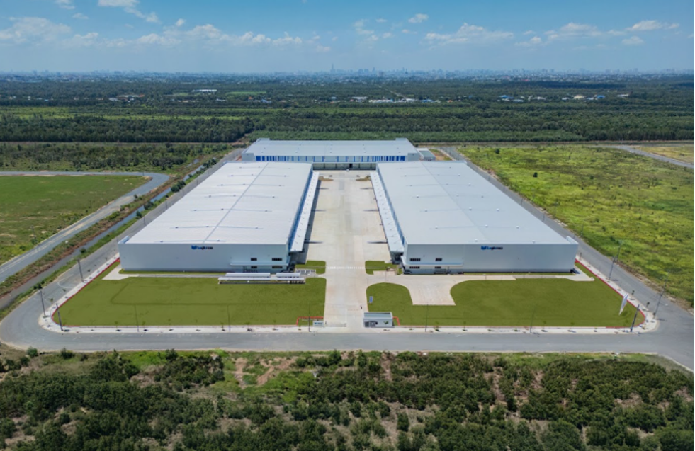 Located
in Tay Ninh province, Logicross Nam Thuan is set up to support the speed, volume,
and continuity of logistics operations. Source: Mitsubishi Estate Vietnam