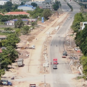 Không khí thi công khẩn trương trên công trường tuyến đường Voi – Sầm Sơn những ngày thời tiết nắng ráo. Ảnh: Nguyễn Thuấn