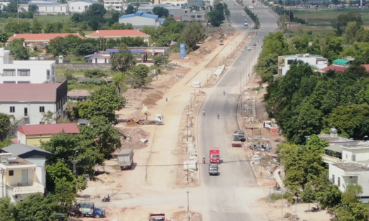 Không khí thi công khẩn trương trên công trường tuyến đường Voi – Sầm Sơn những ngày thời tiết nắng ráo. Ảnh: Nguyễn Thuấn