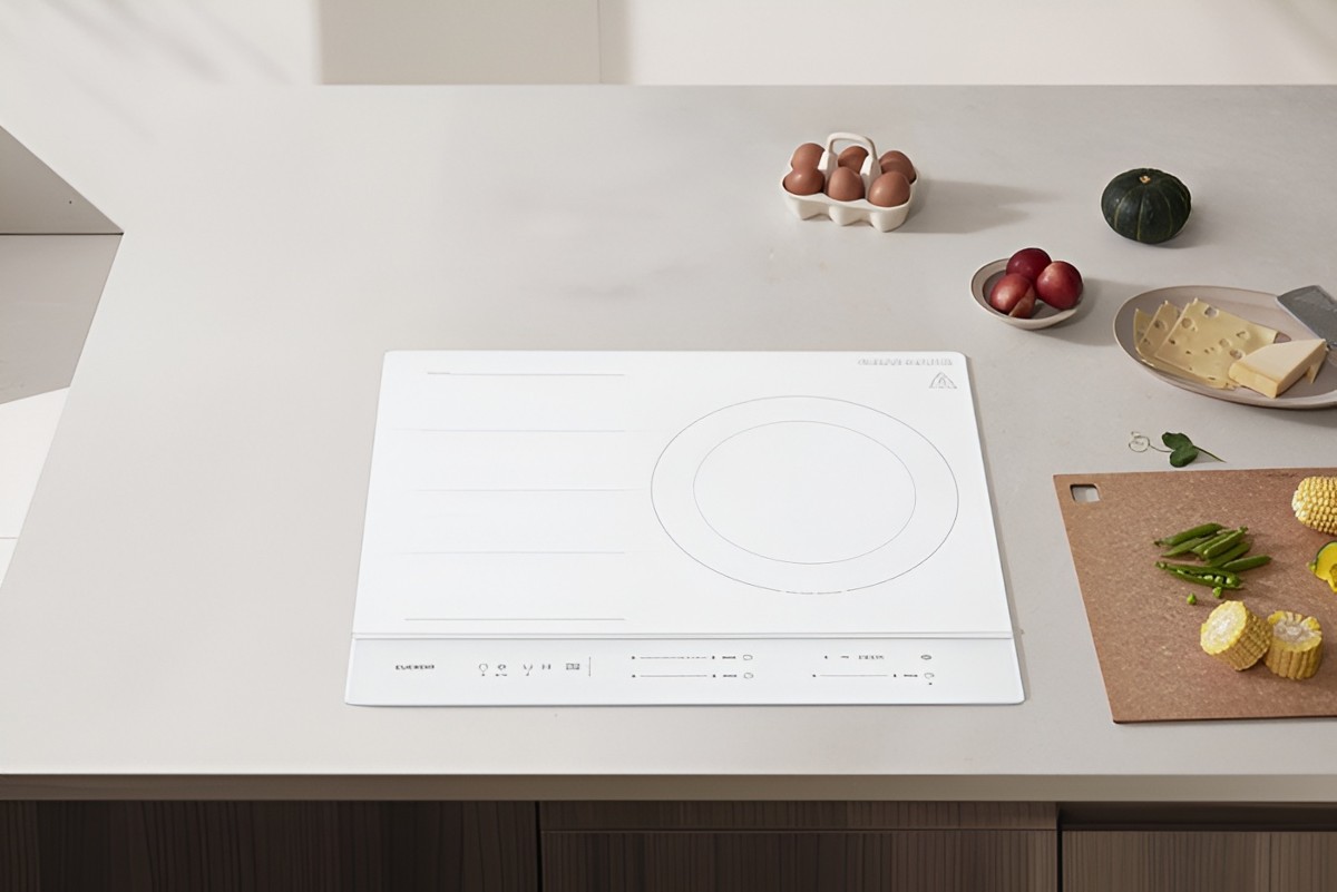 Cuckoo đã ra mắt dòng bếp từ "Michic Collection AI Triple Free Zone Induction Range", giải quyết vấn đề thường gặp là nước sôi trào ra ngoài. Ảnh: Maeil Business