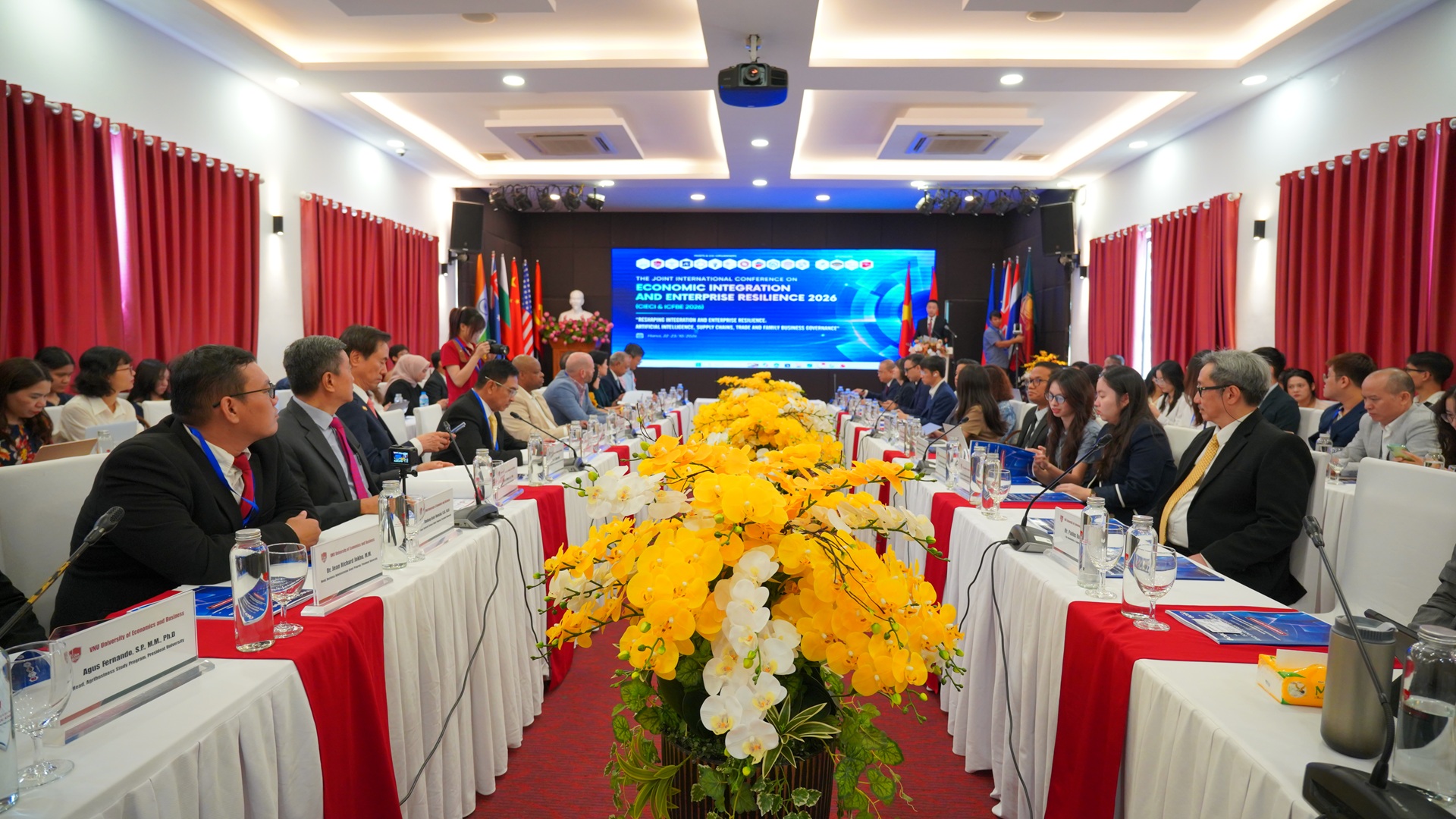 Hội thảo quốc tế về Hội nhập kinh tế và Khả năng chống chịu của doanh nghiệp (CIECI & ICFBE 2026). Ảnh: UEB