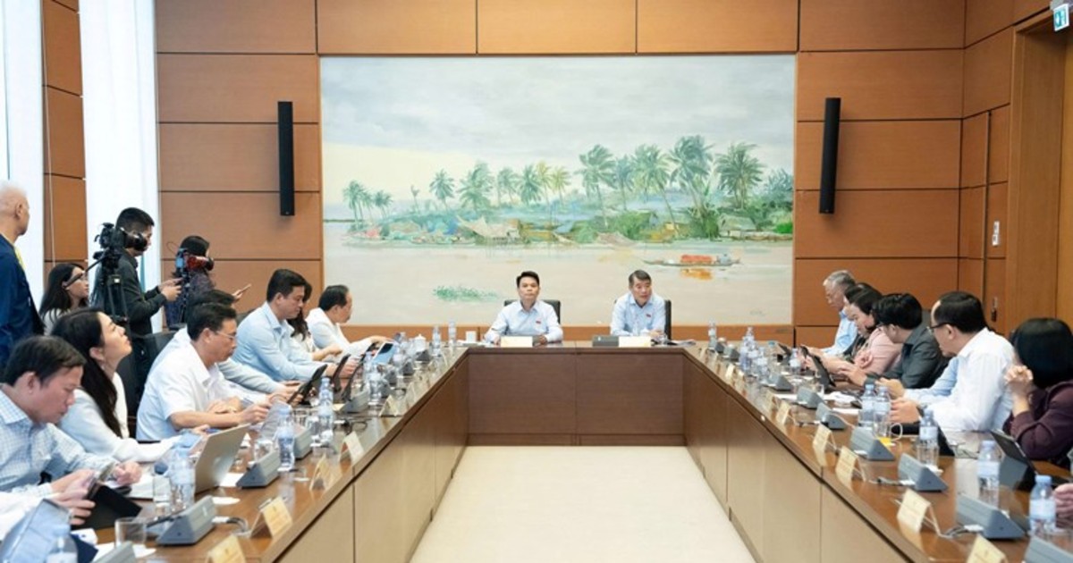 Thủ tướng Lê Minh Hưng: Cắt giảm khâu trung gian, đưa giá thuốc và thiết bị y tế về mức hợp lý