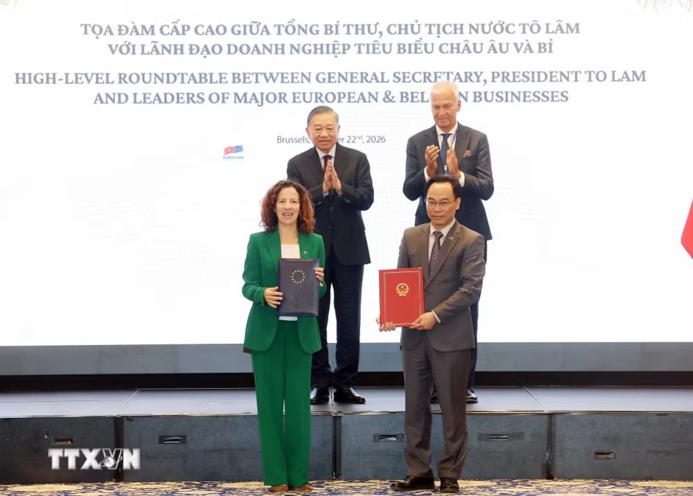 Tổng Bí thư, Chủ tịch nước Tô Lâm chứng kiến trao thỏa thuận hợp tác. Ảnh: Thống Nhất/TTXVN