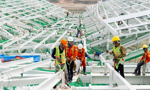 Công nhân thi công trên công trường. Ảnh: PV VnEconomy.