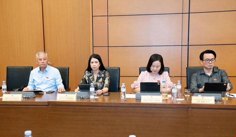 Các đại biểu tham dự phiên thảo luận tại Tổ 3. Ảnh: Quochoi.vn