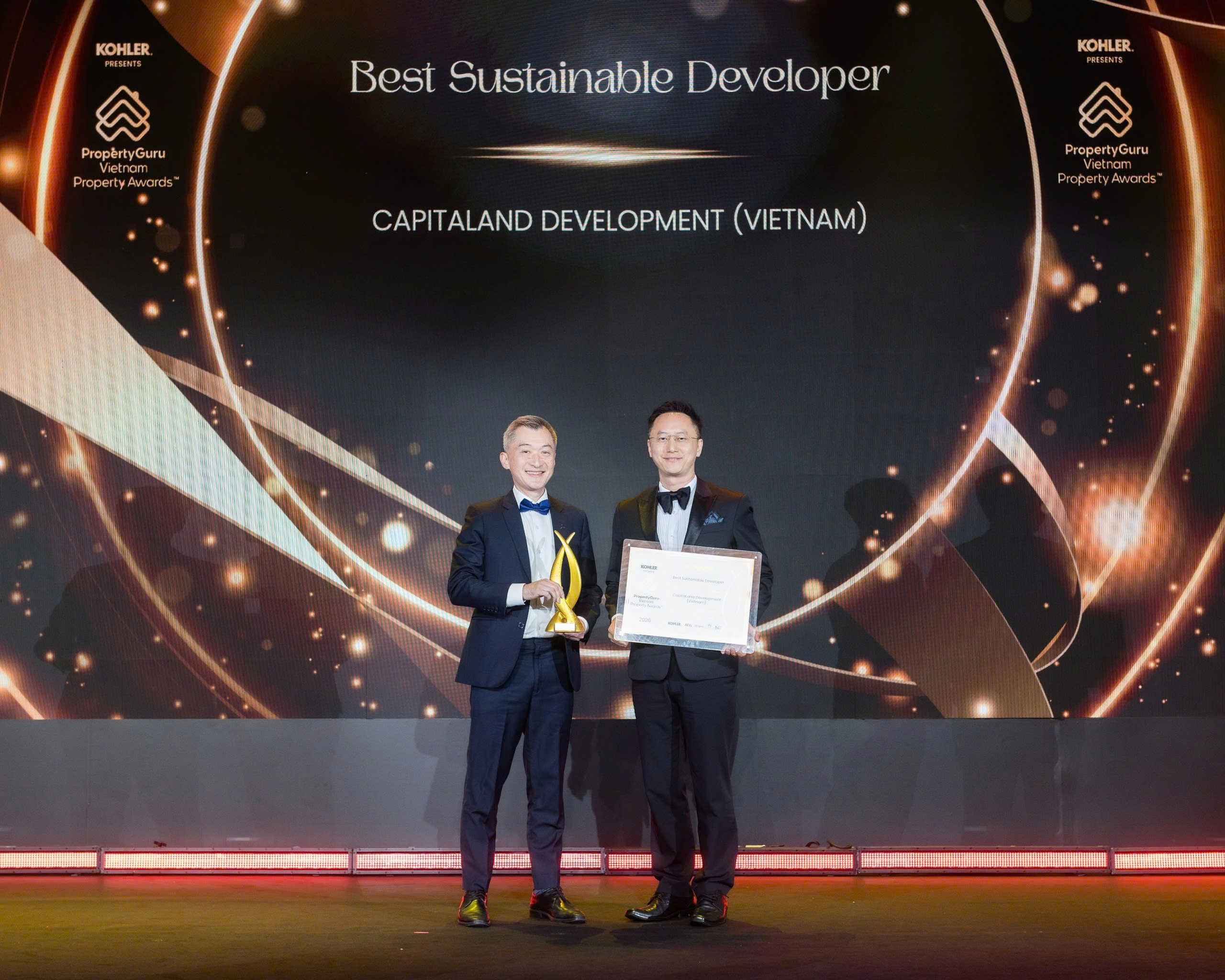 Mr. Tan Tze Wooi, CEO of CLD Vietnam, receives the Best Sustainable Developer award, recognizing CLD’s commitment to greener and healthier developments.