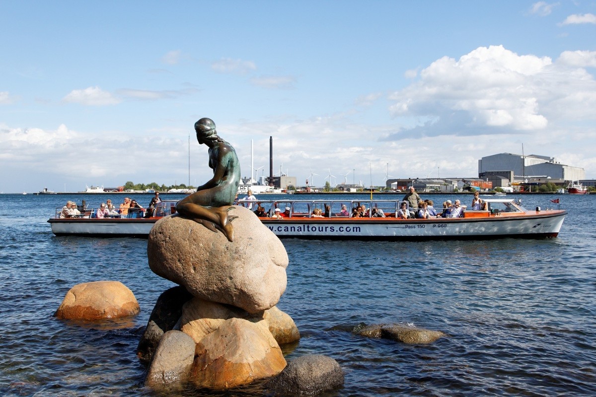 “The Little Mermaid” là hình ảnh Copenhagen gửi ra thế giới. Ảnh: Erasmusu