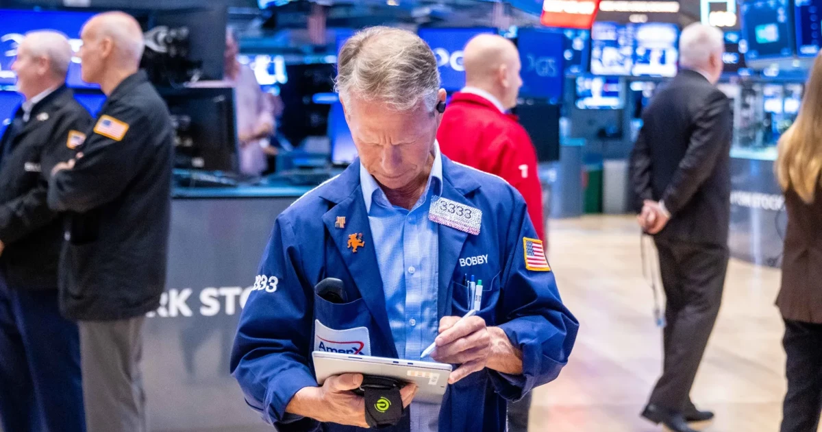 S&P 500 tăng phiên thứ ba liên tiếp nhờ tin tốt từ SpaceX và Tesla, giá dầu chững lại