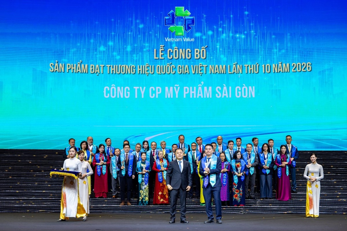 Đại diện công ty Cổ Phần Mỹ Phẩm Sài Gòn – Ông Lương An Bình nhận giải Thương Hiệu Quốc Gia năm 2026.