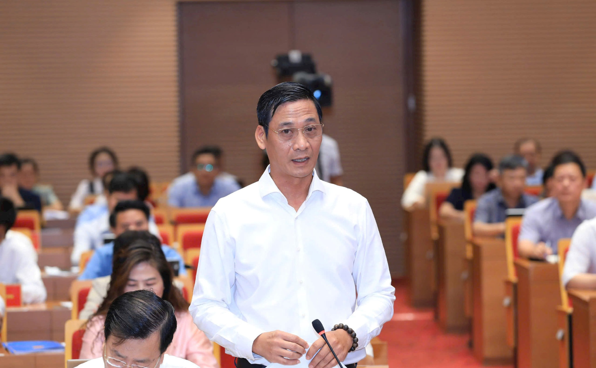 Ông Lê Thanh Nam, Giám đốc Sở Nông nghiệp và Môi trường TP.Hà Nội, trả lời chất vấn đại biểu.